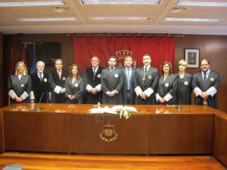 Los nuevos jueces con la Sala de Gobierno del alto tribunal navarro